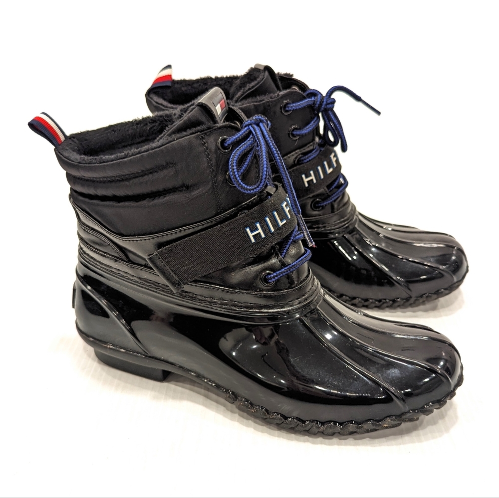 TOMMY HILFIGER Huski fur lined black lace up duck boots